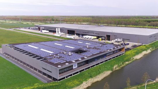 Bedrijventerrein met A-ware aan de Stichtsekant in Almere, Flevoland
