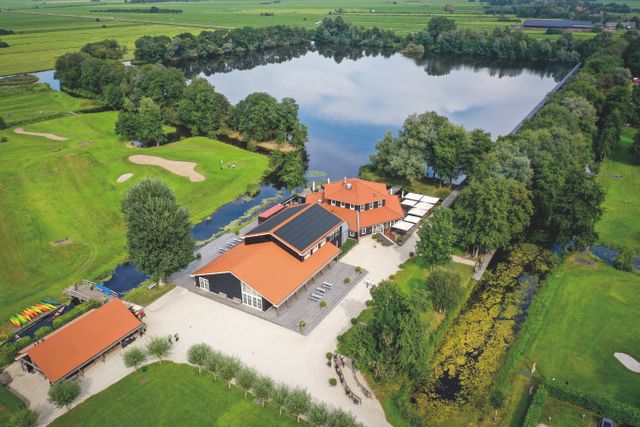 Een drone foto van Buitenplaats Kameryck, een evenementen locatie midden in het Groene Hart in Kamerik
