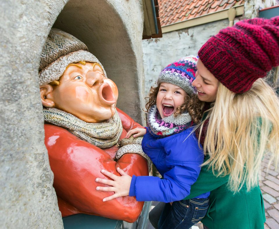 Moeder en kind bij Holle Bolle Gijs in de Winter Efteling