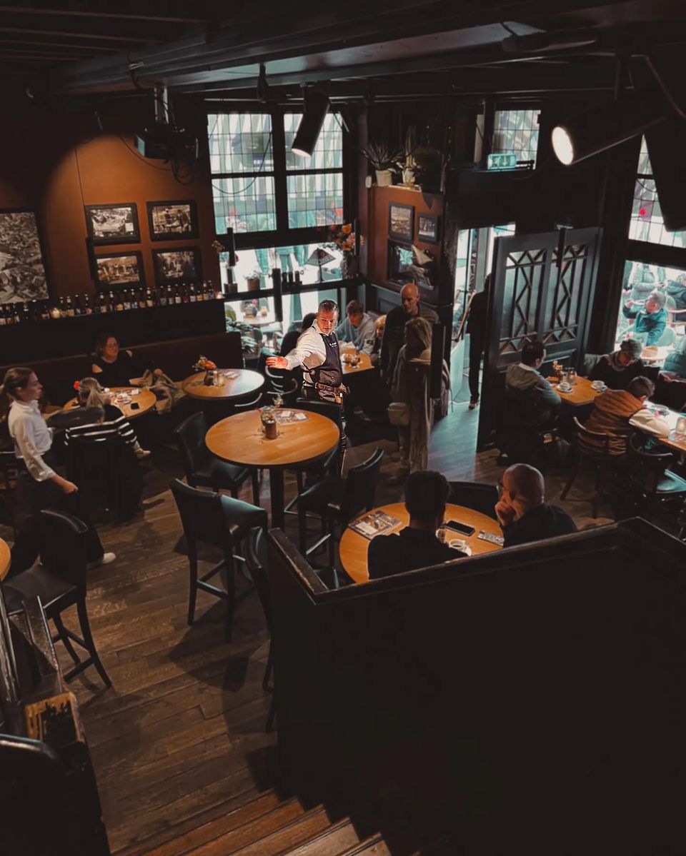 Café de Zwaan interieur trap