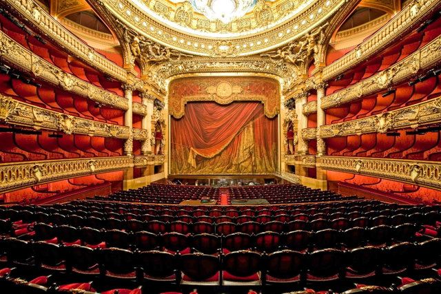 muziekzaal goud en rood