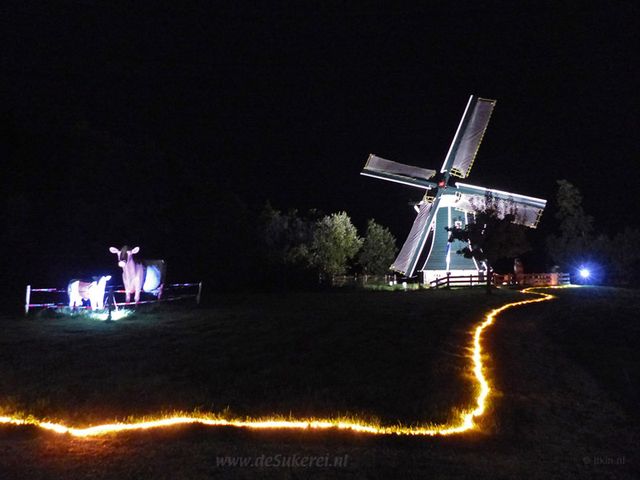 Museumnacht met molen mooi verlicht