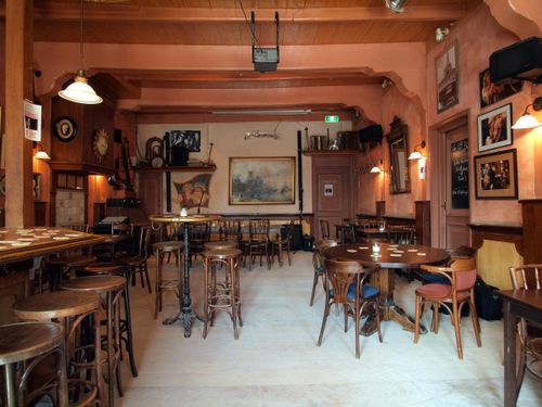 Binnenkant van Café De Harmonie