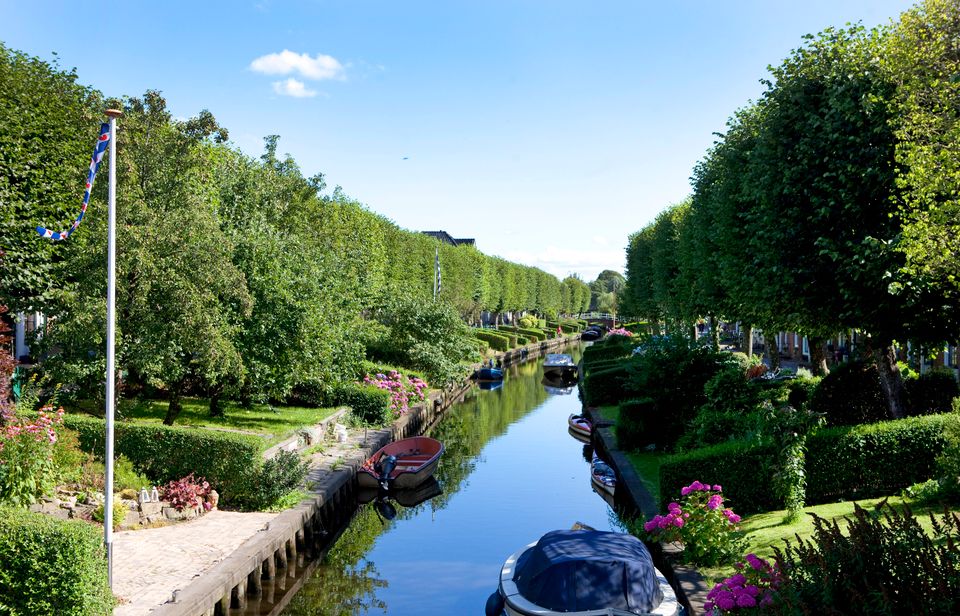gracht ijlst op een zomerse dag