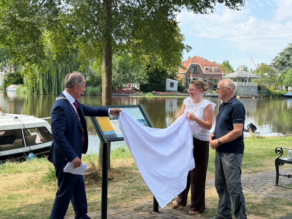 Onthulling informatiebord Broek in Waterland