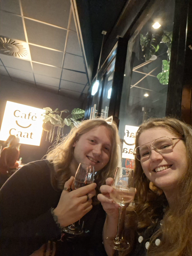Twee studenten in Café Caat
