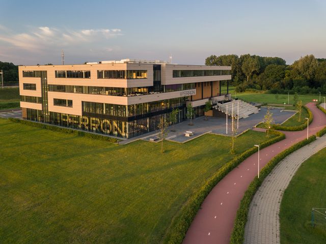 Het Perron Dronten is het centrum voor beroepsonderwijs te Dronten.