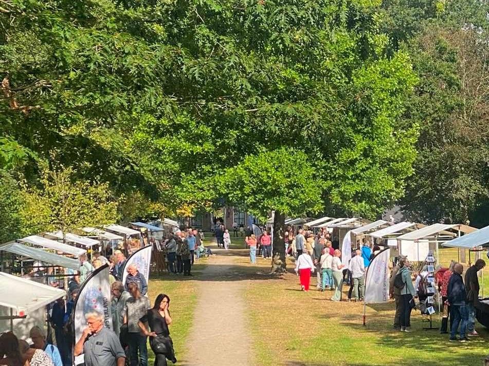 Jaarlijkse Kunstmarkt Opsterland in Lycklamapark