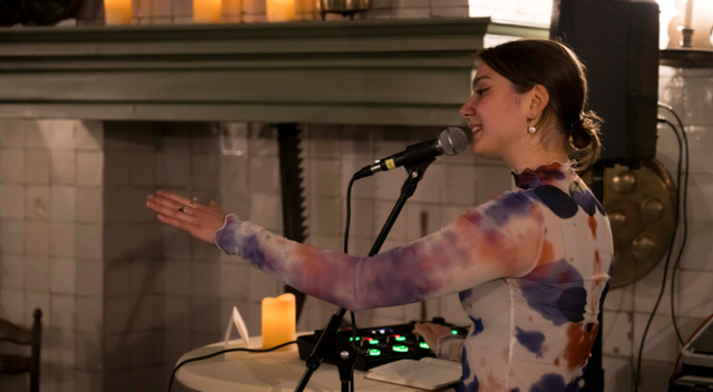 Cleo Vermuyen tijdens Museumnacht in het Huygensmuseum.png