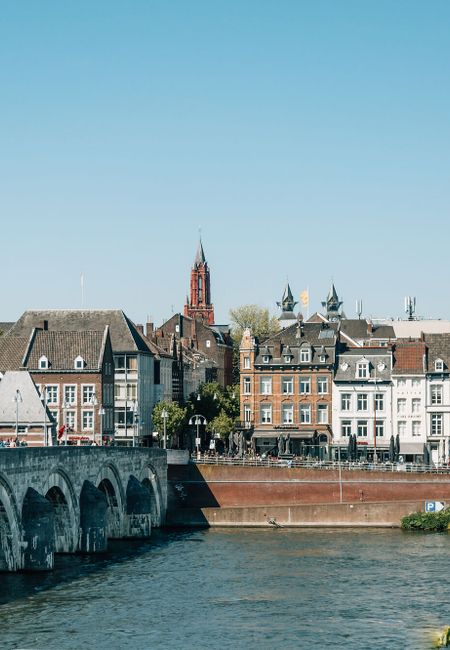 Sint Servaas brug Maastricht van zijkant