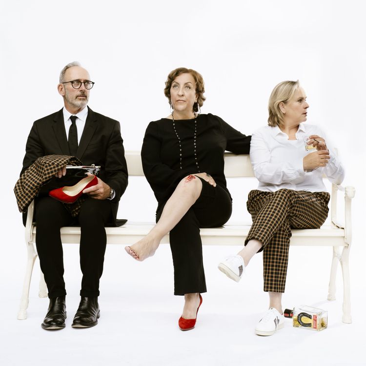 Foto van Nol Havens, Karin Bruers en Marjolein Heesters die op 19 en 20 december 2025 een theateravond verzorgen bij Hotel Bent in Oisterwijk.