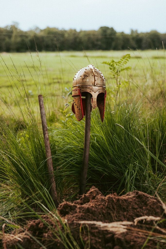 Peelhelm op een schop in de grond