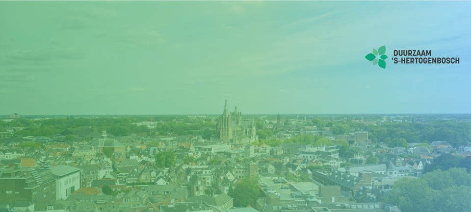 Foto van de stad vanuit de lucht gefotografeerd en het logo van Duurzaam 's-Hertogenbosch.