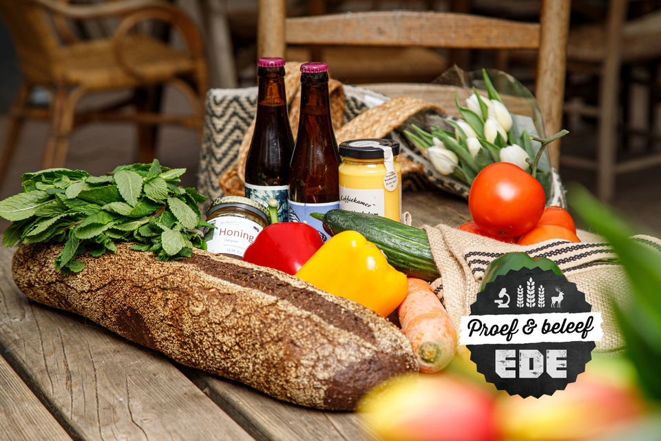 Tafel vol verse streekproducten