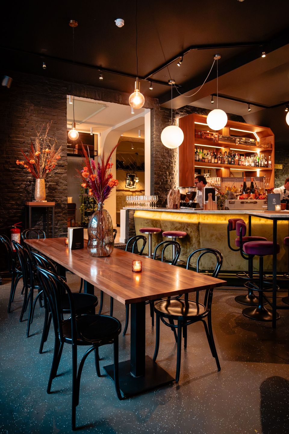 Alex Wyck tafel en bar een persoon