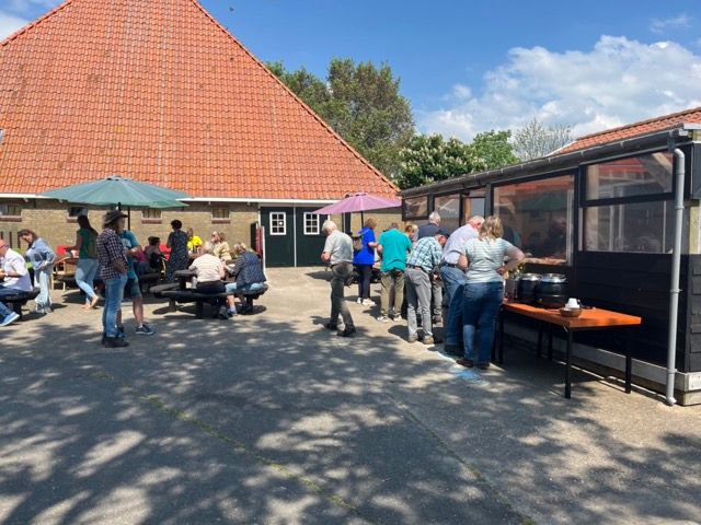 Lunch bij camping Ykema bussafari 2024