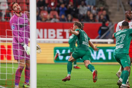 Almere City wint van Utrecht