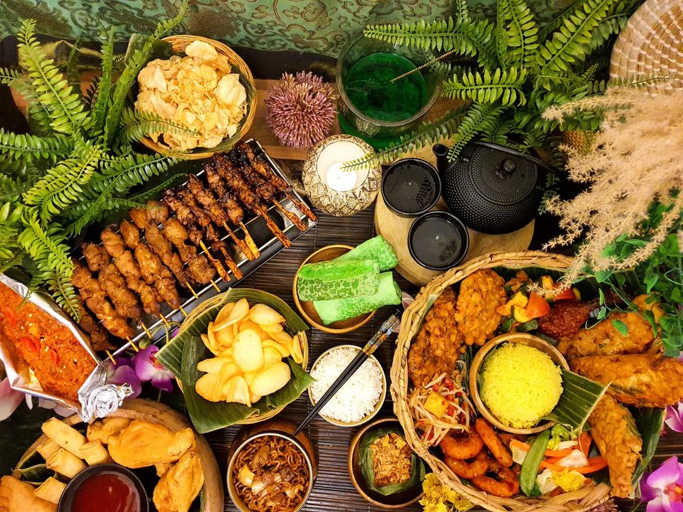 Indian snacks at Gembira Maastricht