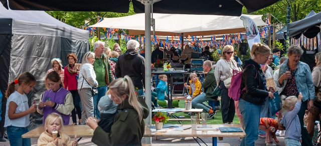 Gezellige markt tijdens Bussum Cultureel