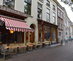 Het gebouw van galerie Uit de Kunst