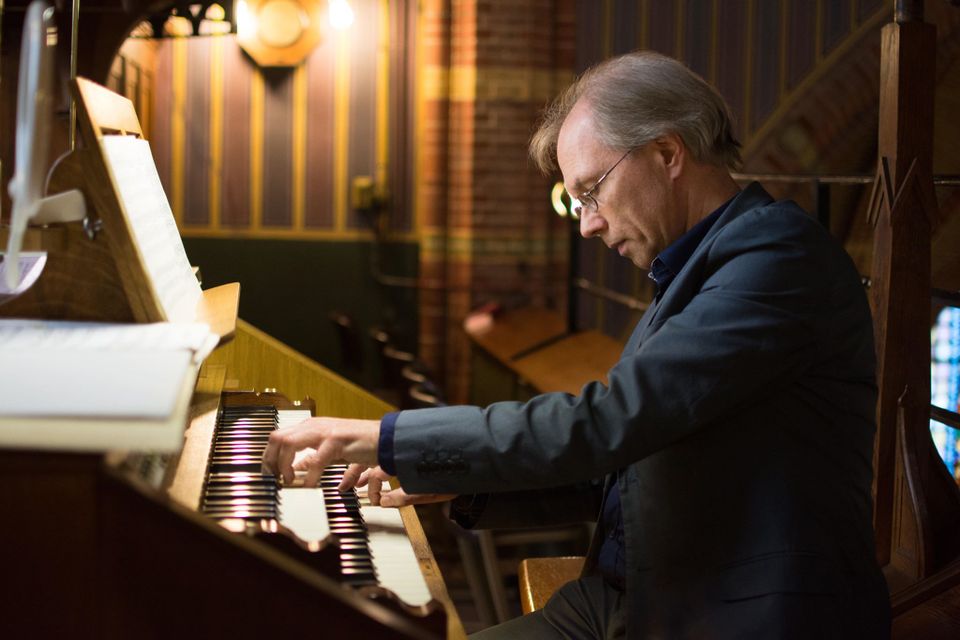 Orgel bespeler jaco van leeuwen op 22 mrt in Brigidakerk