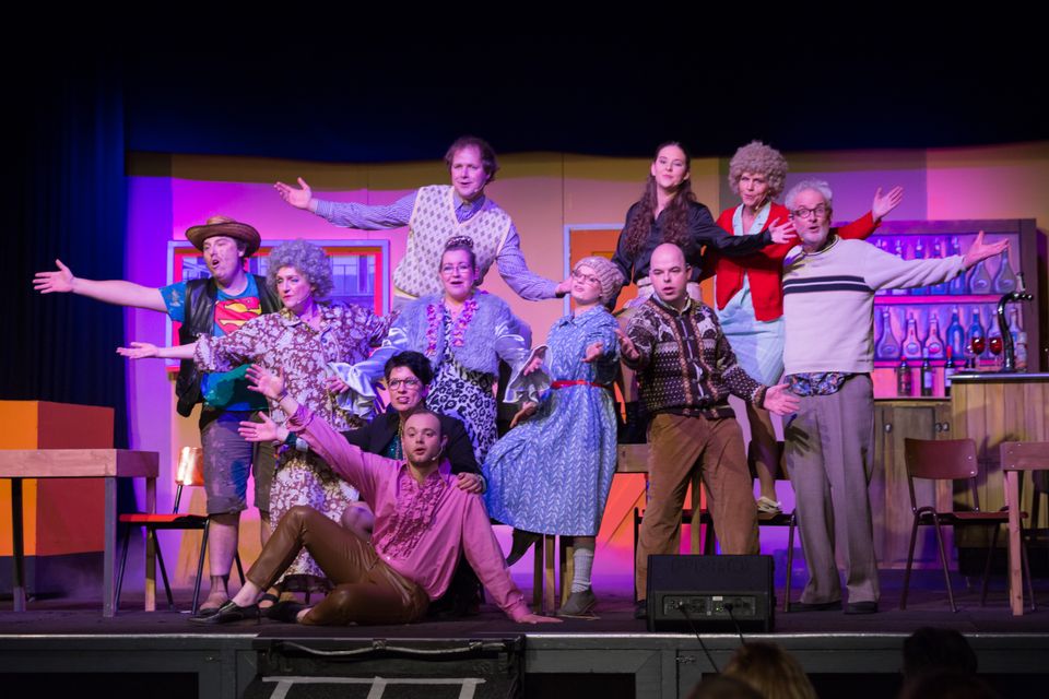 Een foto van de opening van de 37e Nijjiersrevu om in de sfeer te komen.