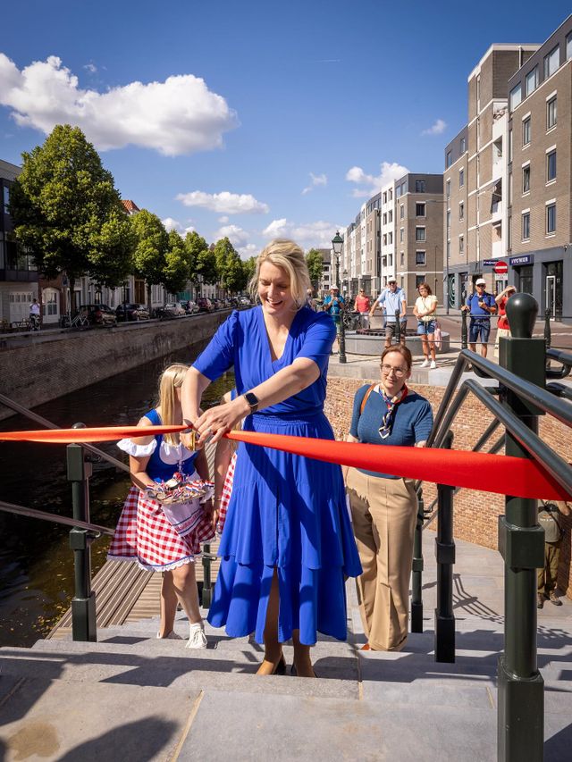 Wethouder opent trap