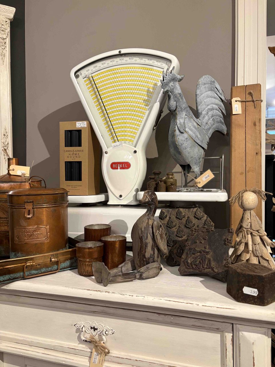 Elisabeth deco&brocante Maastricht interieur kast met weegschaal