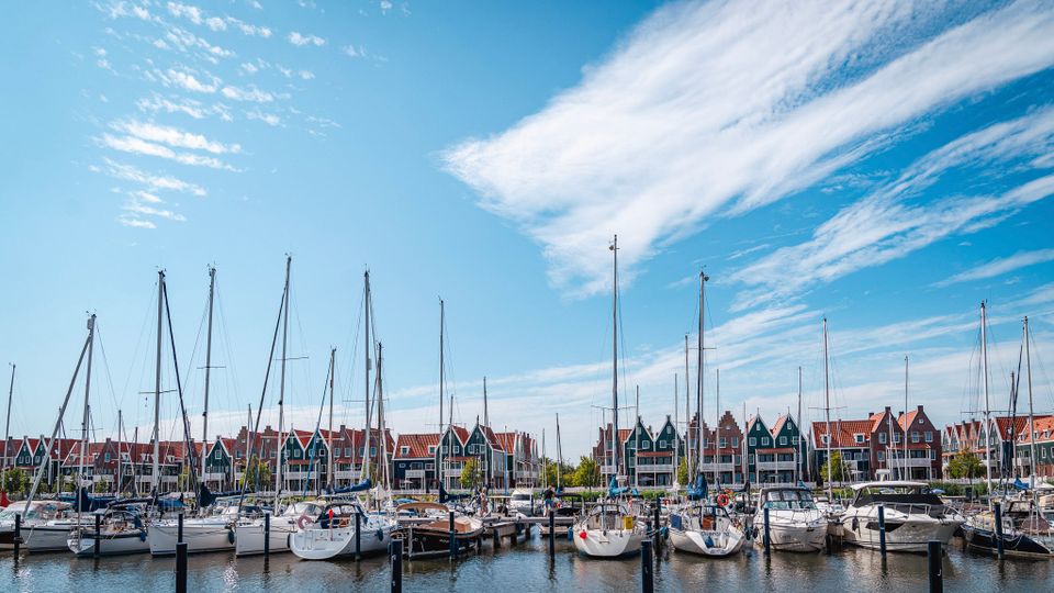 Boten in de haven van Marina Volendam