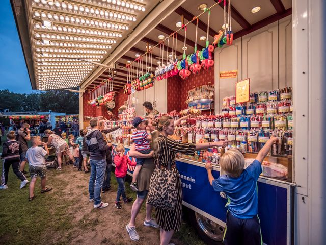 Kermiskraam tijdens de ballonfeesten van Joure