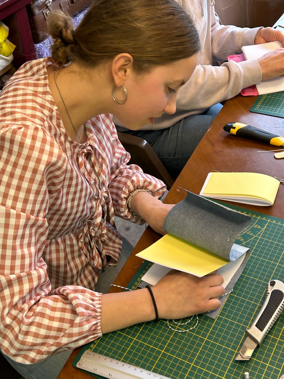 Vegan papierleer maken en boekbinden