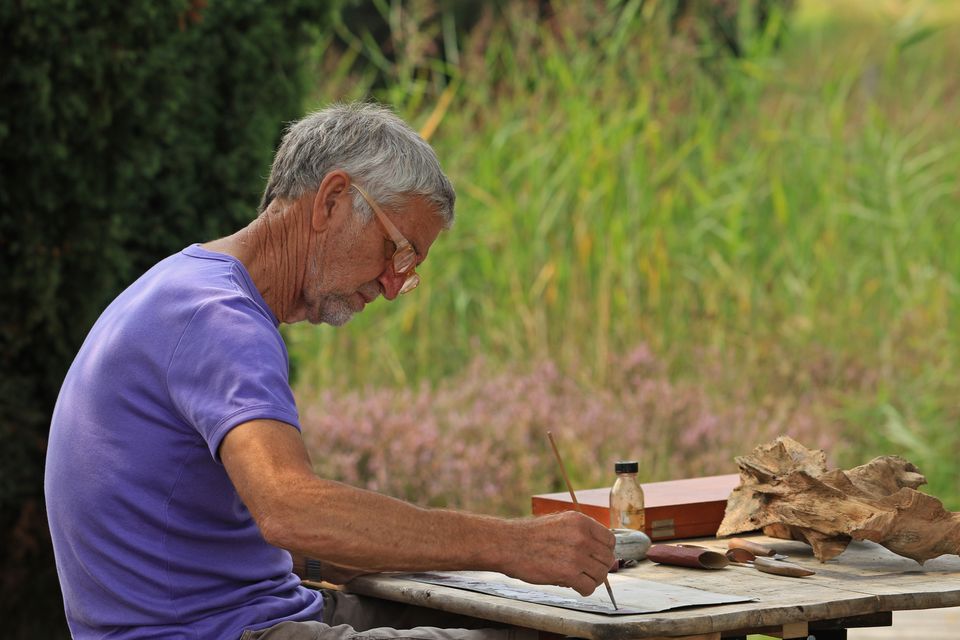 Demonstratie beeldhouwen met hout door Harm Echten