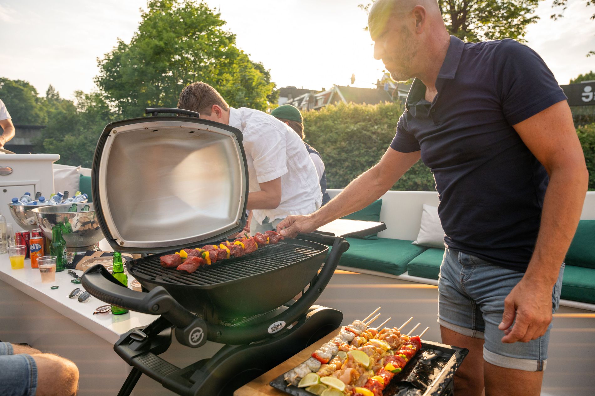 Luxe spiezen op het menu van de BBQ Boot van de Stadsboot Breda