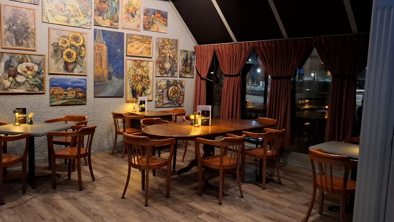 Gezellig een praatje maken in bar café Barmond