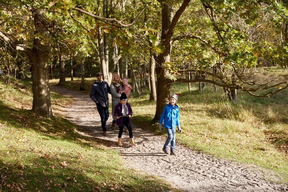 Op-Schouwen-Duiveland-Wandelen-Door-De-Domeinen-Met-Het-Hele-Gezin