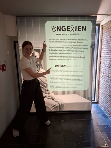 Leden van A.S.V. Prometheus bezoeken tentoonstelling Ongezien in Rijksmuseum Boerhaave