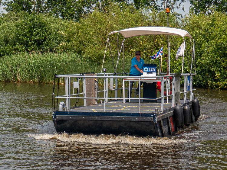 De schipper op weg naar nieuwe passagiers