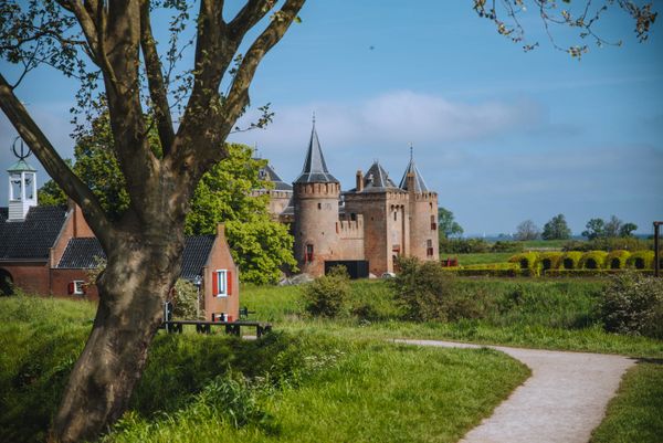 Wandelpad over de vestingwallen van Muiden