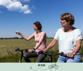Twee fietsers op vogelsafari in Waterland-Oost