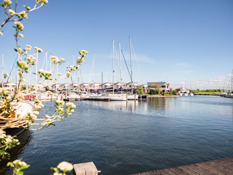 Huizen aan het water in Lelystad Parkhaven