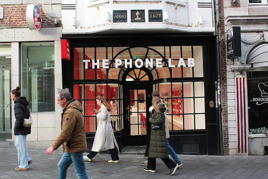 Gevel en etalage ThePhoneLab Maastricht
