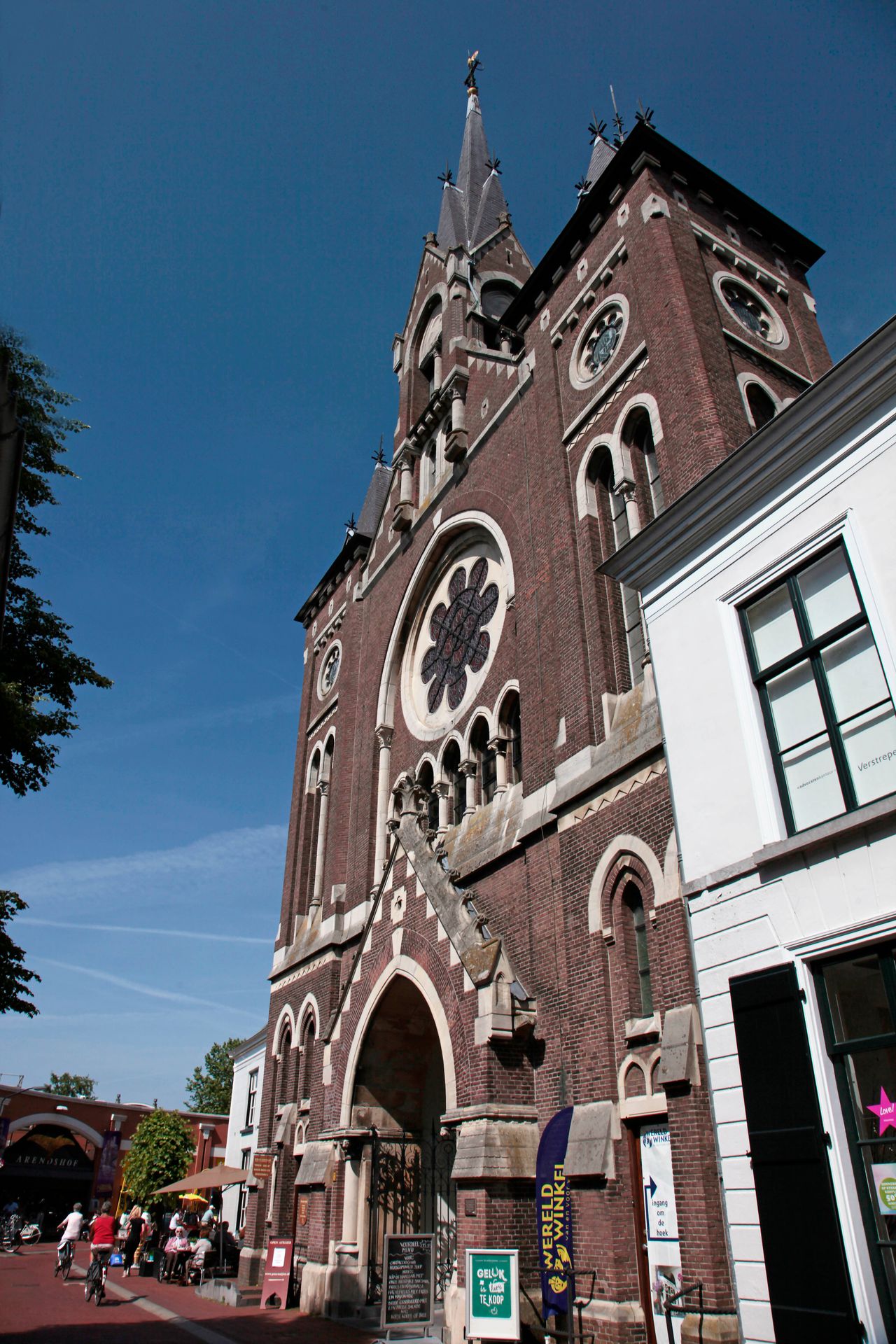 De facade van de Heilig Hartkerk