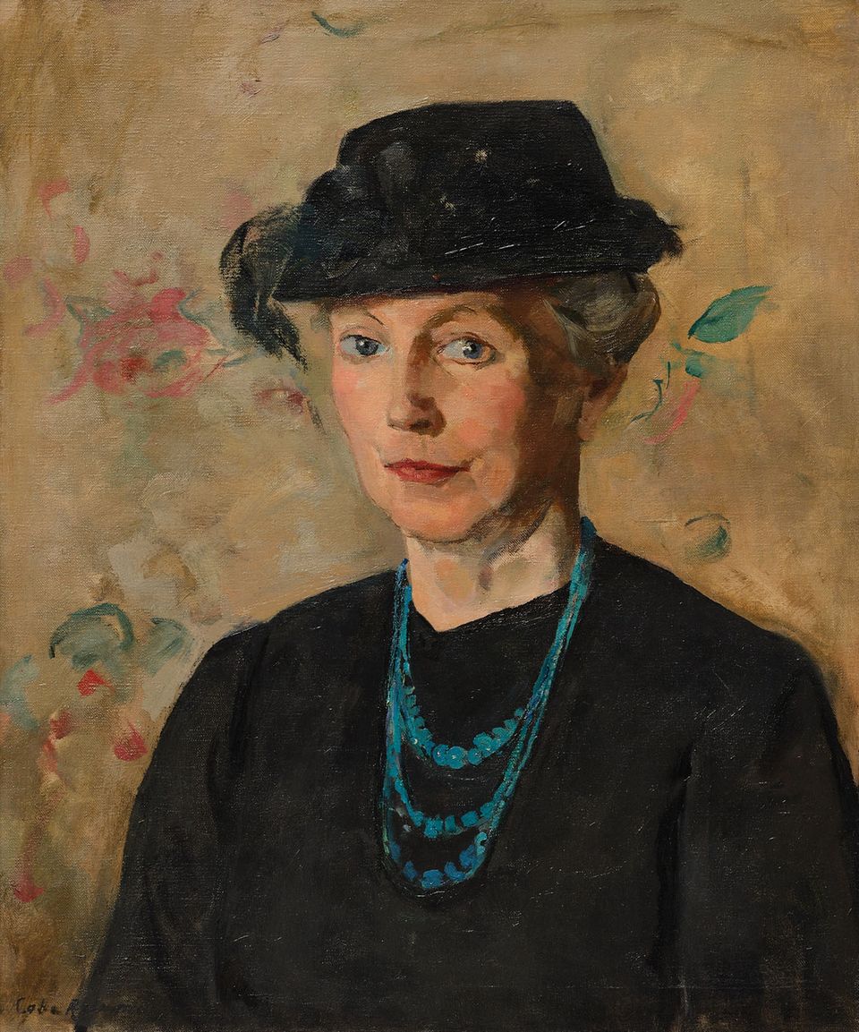 Coba Ritsema (1876-1961) - Dame met hoed en collier tegen een behang met florale motieven - Olieverf op doek - Collectie De Wieger