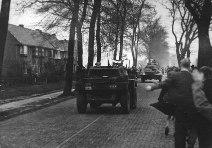 Bevrijding van Leeuwarden 15 april op de Groningerstraatweg