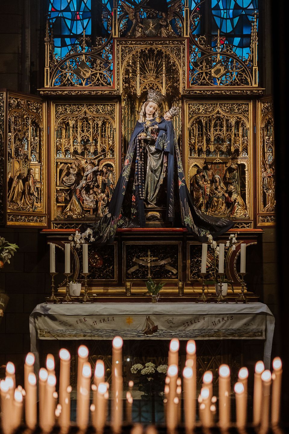 Our Lady basilica Maastricht chapel maria statue