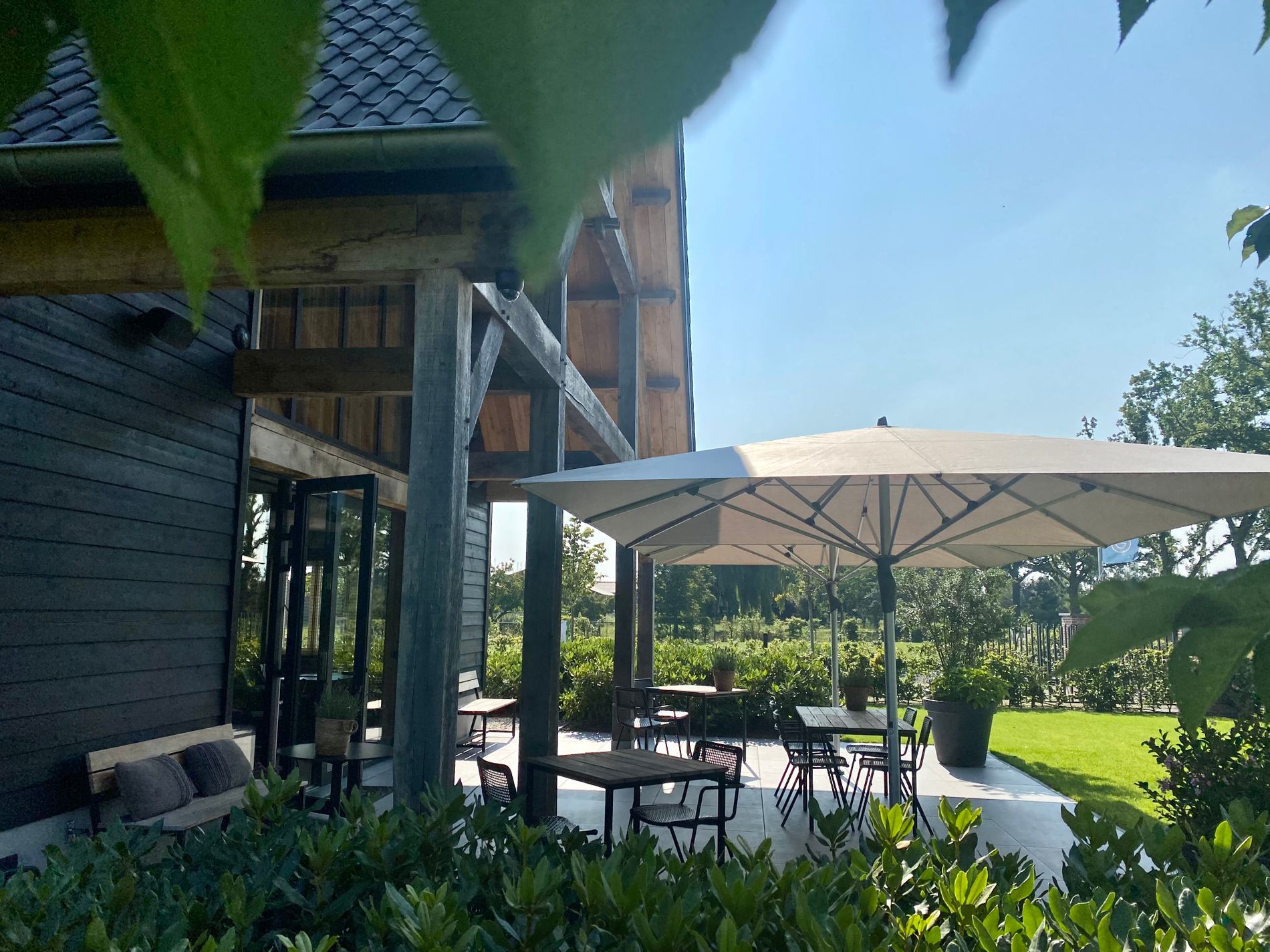 Outside terrace Bed & Breakfast Glundr!, Asten