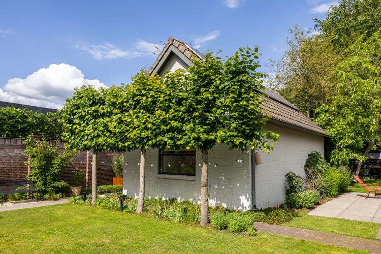 Buitenaanzicht in groene omgeving