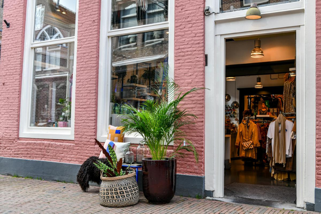 Der Eingang zum Lifestyle-Store LEEF in Meppel.