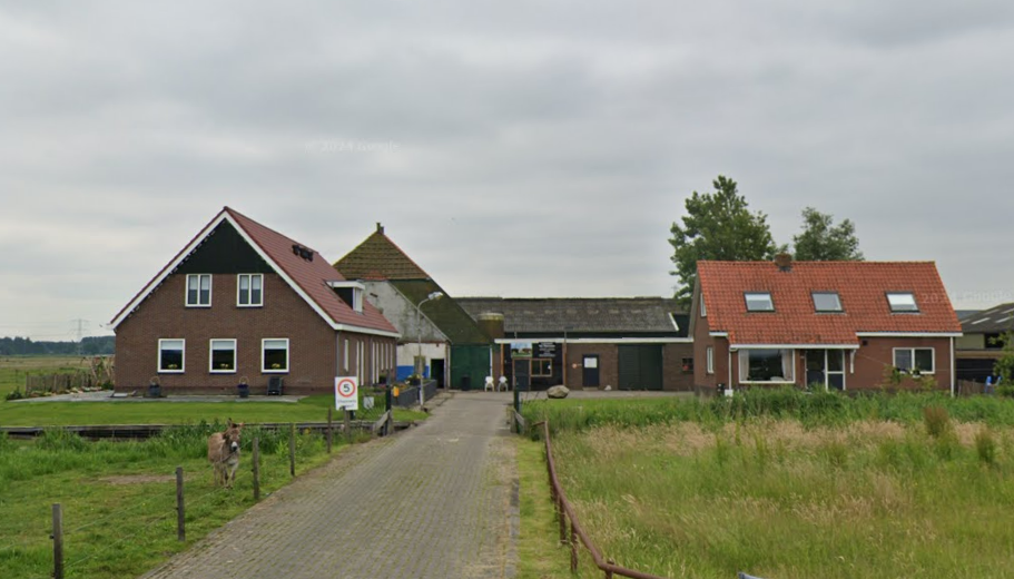 De buitenkant van Blaarkopboerderij van Staaveren