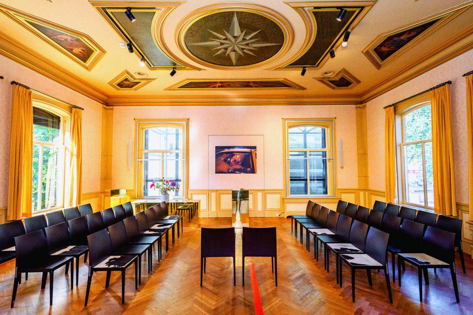 Raadzaal in Fotomuseum Hilversum